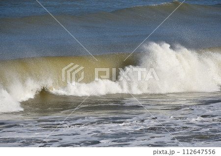 崩れる波 崩れる波 112647556