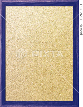 木製フレームの青紫色の枠のある細かいコルクボードの縦長の背景画像 112649021