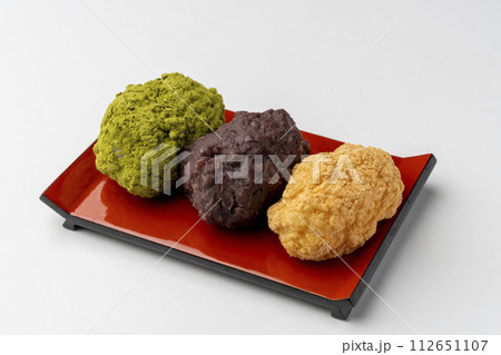 おはぎ　三色おはぎ　あんこ　抹茶　きな粉 112651107