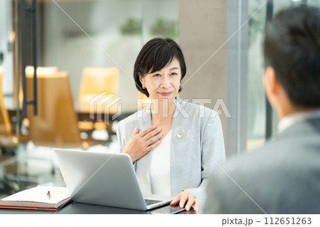 女性弁護士　法律事務所 112651263