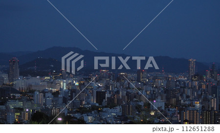 だいぶ日が落ちた広島市街 だいぶ日が落ちた広島市街 112651288