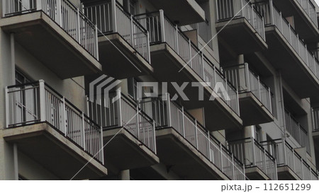 取り壊し寸前！老朽化した昭和マンション 112651299