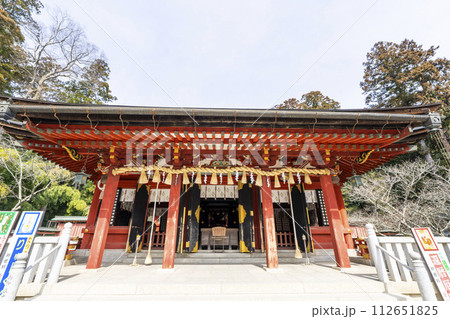 早春の志波彦神社　拝殿　宮城県塩竈市 112651825