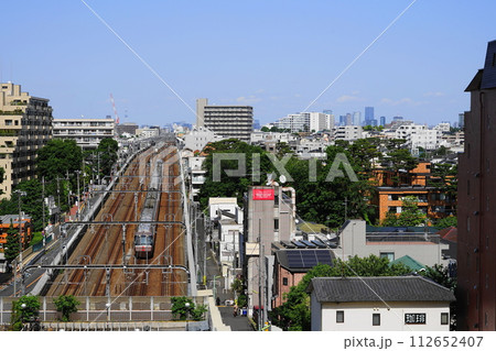 成城学園前駅から見た風景 5月世田谷1159小田急線と六本木ヒルズ・成城学園前 成城学園前駅から見た風景 5月世田谷1159小田急線と六本木ヒルズ・成城学園前 112652407
