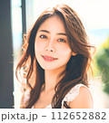 ロングヘアのきれいな女性 112652882