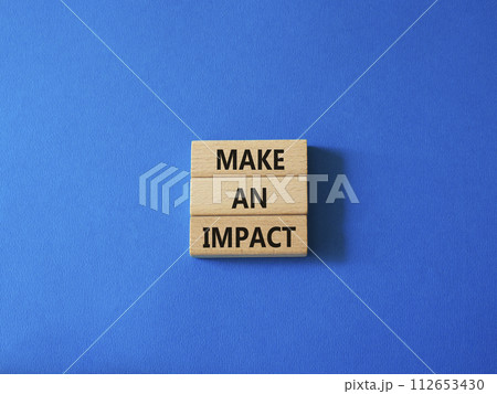 Make a plan symbol. Concept word Make a plan on wooden blocks. Beautiful blue background. Business and Make a plan concept. Copy space Make a plan symbol. Concept word Make a plan on wooden blocks. Beautiful blue background. Business and Make a plan concept. Copy space 112653430