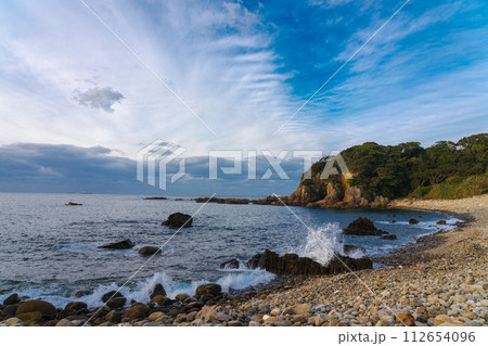 遊歩道から見た白山洞門の海岸　足摺岬 112654096