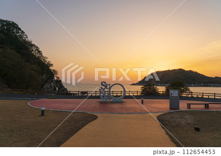 すくも サニーサイドパーク　夕暮れの空 112654453