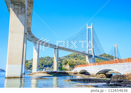 冬の呼子大橋と弁天遊歩橋　佐賀県唐津市 112654636