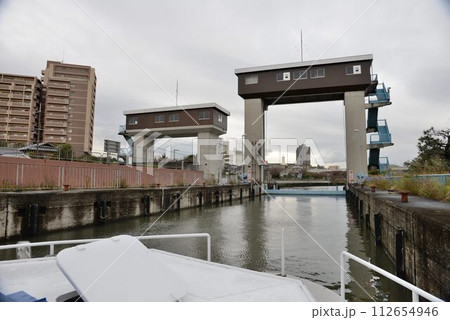 水の都大阪を守る　毛馬の閘門 112654946