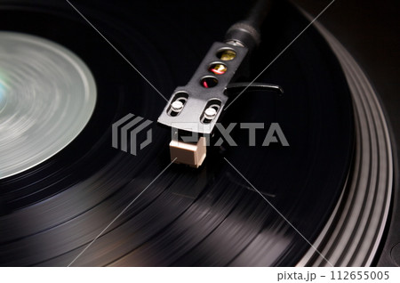 回転するレコード 112655005