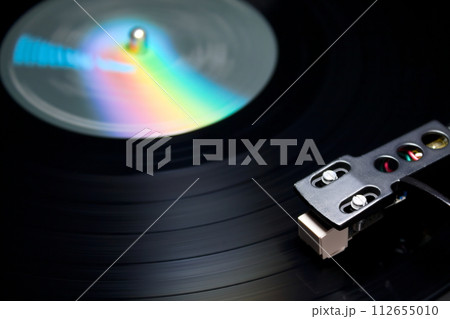 回転するレコード 112655010