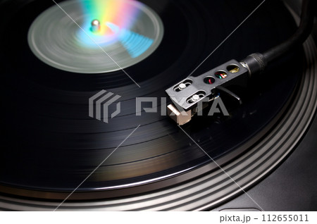 回転するレコード 112655011