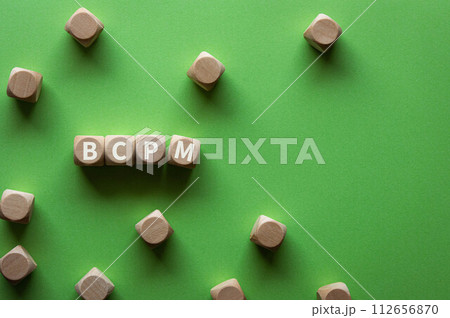 bcpmという単語のあるウッドキューブがあります。 112656870