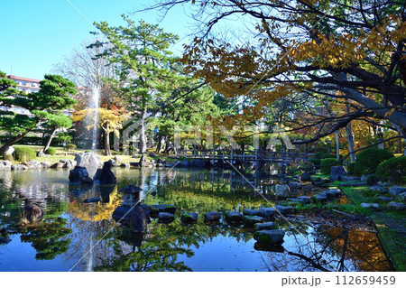 白山神社の紅葉（新潟県）	 112659459