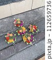 バリのお供えの花 112659736