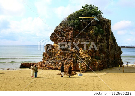 国譲り神話の舞台… 美しい砂浜と日本海『稲佐の浜・弁天島』 国譲り神話の舞台… 美しい砂浜と日本海『稲佐の浜・弁天島』 112660222