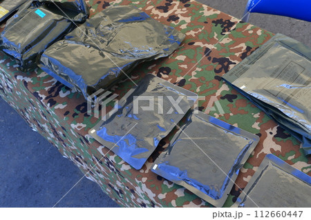 自衛隊の戦闘糧食　レーション　パックめし 112660447