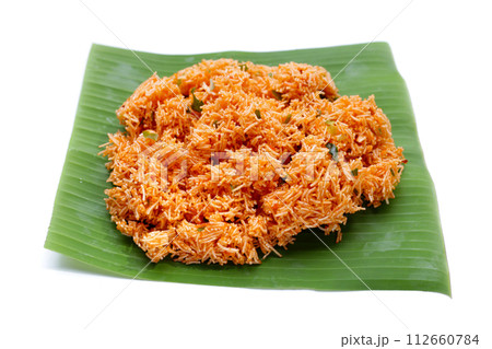 Sweet and sour crispy noodles 112660784