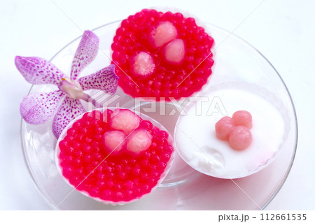 Sago and coconut milk pudding with water chestnuts Sago and coconut milk pudding with water chestnuts 112661535