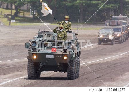 観閲行進する陸上自衛隊富士教導団団長 観閲行進する陸上自衛隊富士教導団団長 112661971