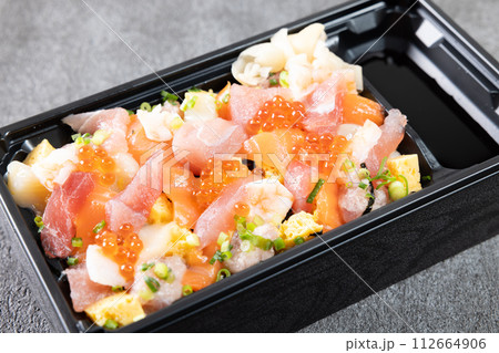 ちらし寿司弁当 112664906