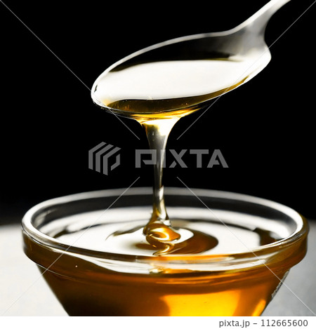 スプーンで掬った蜂蜜 112665600