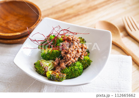 焼きブロッコリーの肉みそがけ 112665662