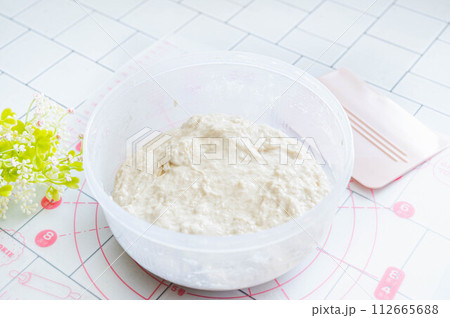 パン作り 一次発酵 パン作り 一次発酵 112665688