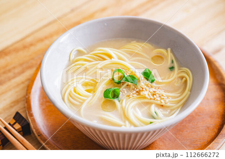 豚骨ラーメン 112666272