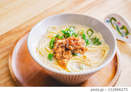豚骨ラーメン 豚骨ラーメン 112666273