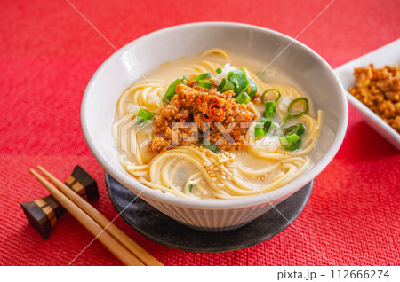 豚骨ラーメン 112666274