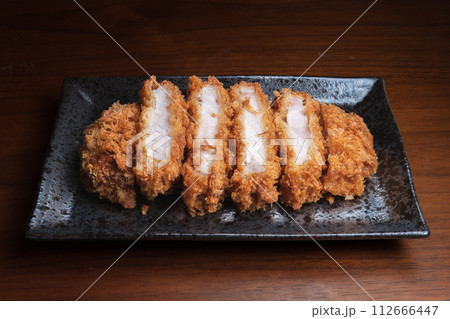 とんかつ　ソースかけ　一皿 112666447