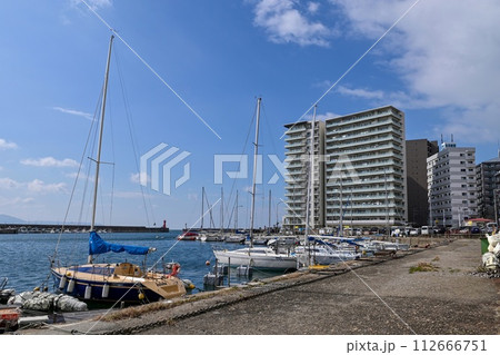 【兵庫･神戸】明石海峡大橋のふもとにある舞子公園、ダイナミックな橋や歴史ある建造物がありました。 112666751