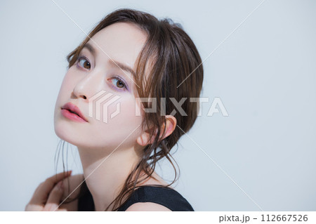ビューティー　若い女性 112667526