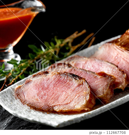 カットした燻製チャーシュー 112667708