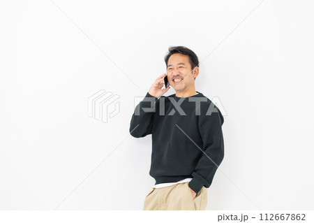 男性 カジュアル 電話 男性 カジュアル 電話 112667862