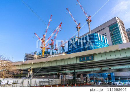 日本の東京都市景観 日本橋一丁目の再開発事業などを望む＝令和6年3月17日 112668605