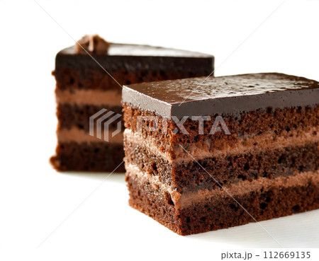 濃厚で美味しそうなチョコレートケーキ 112669135