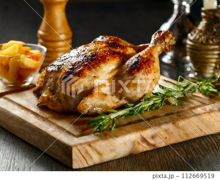 丸鶏のロースト 112669519