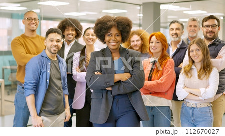 African female boss leading employees in a coworking 112670027