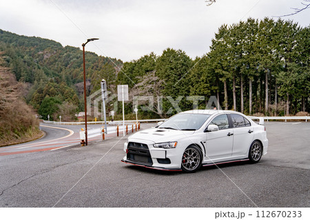 スポーツカー 国産車 運転 ドライブ 112670233