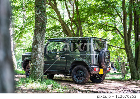 4WD 自動車 車 ドライブ 新緑  112670252