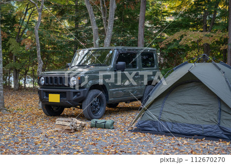 4WD 自動車 車 新緑 キャンプ 4WD 自動車 車 新緑 キャンプ 112670270