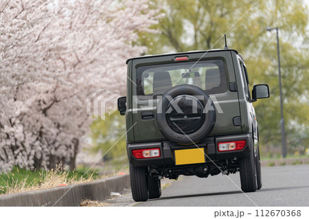 桜 満開 4WD 軽自動車 運転 ドライブ 112670368
