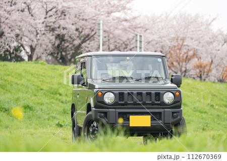 桜 満開 4WD 軽自動車 運転 ドライブ 112670369