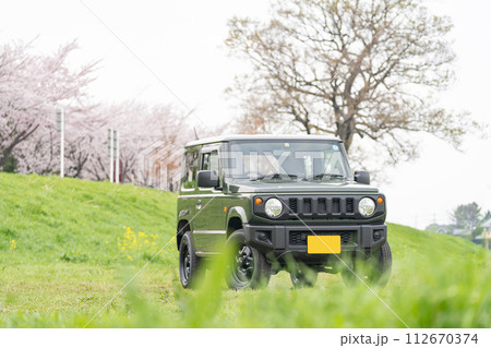 桜 満開 4WD 軽自動車 運転 ドライブ 112670374