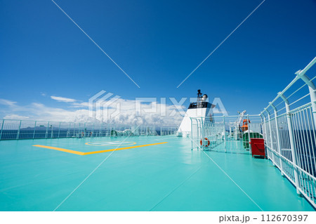 船 フェリー 海 青空 晴天 旅 112670397