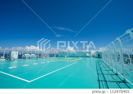 船 フェリー 海 青空 晴天 旅 船 フェリー 海 青空 晴天 旅 112670402