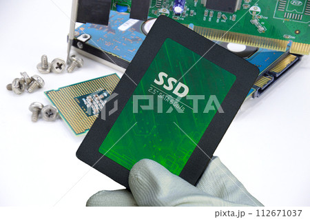 SSD hard drives are widely used, working at high speed. 112671037